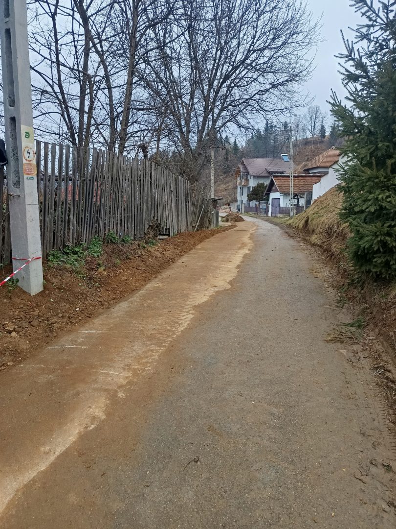 Vedere finala a drumului dupa umplerea si compactarea pamantului